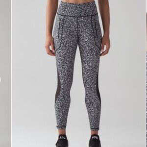 Lululemon Invigorate 7/8 Luxtreme Tight Leggings Daisy Dust Alpine White Black